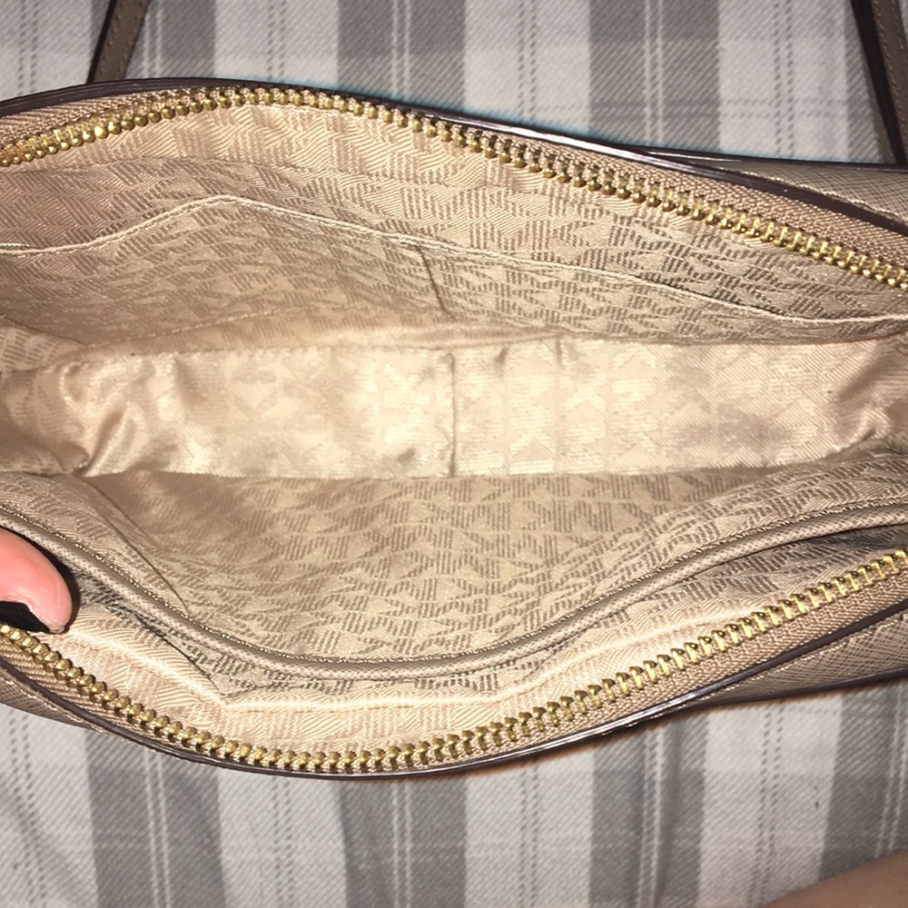 Michael Kors crossbody purse - Picture 5 of 6